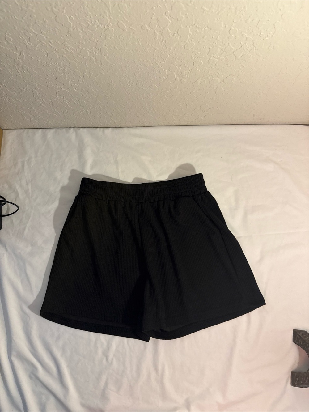 Black Women's Ribbed Pull-On Shorts with Pockets Size Medium